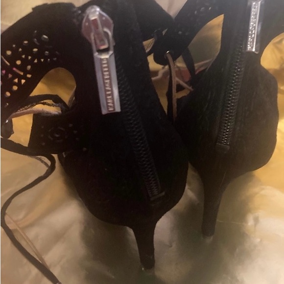 Karl Lagerfeld Heels - Picture 3 of 5